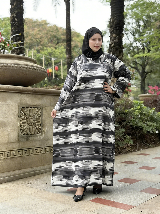 Traditional Muslim Clothing Is Lightweight Muslim Women's Long Dresses Have Ankle-length and Horizontal Stripes.